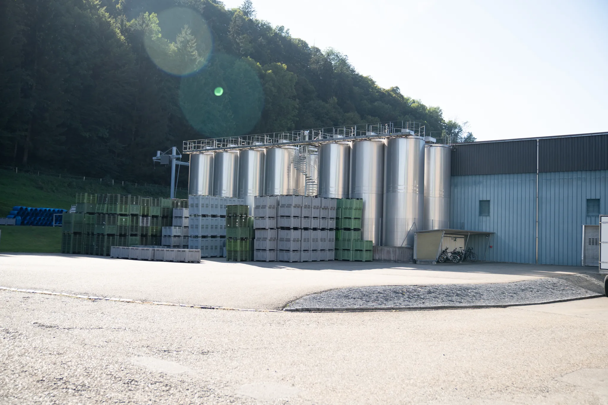 Aussenanlage Silos eines Getränkebetriebes